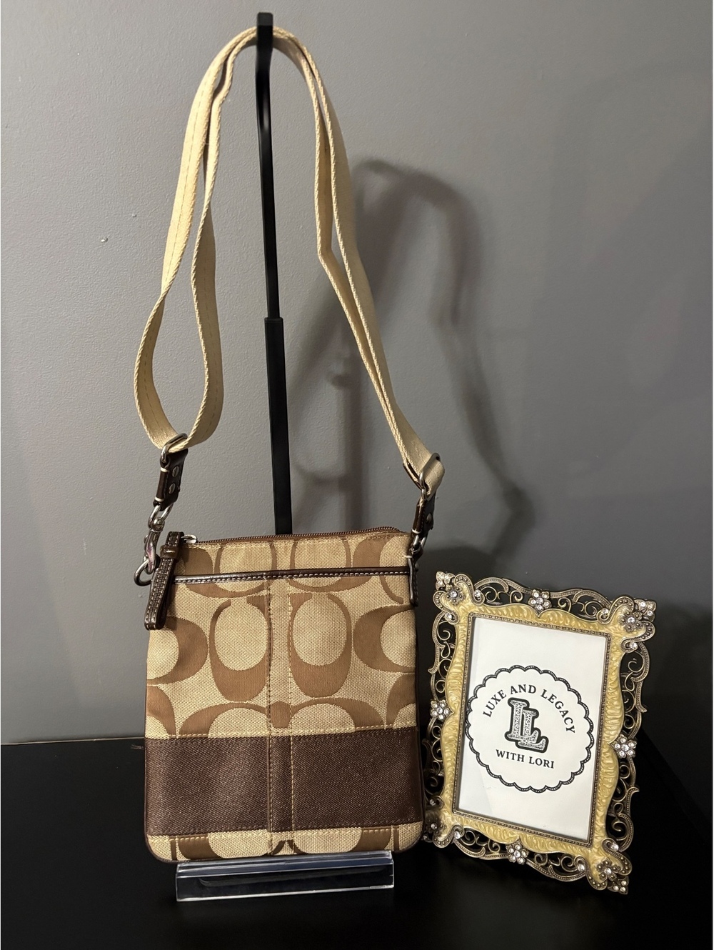 Coach Signature Canvas Crossbody Swingpack File Bag Khaki Brown